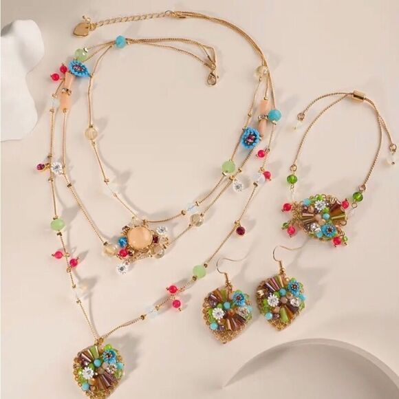 🩵 Betsey Johnson stunning 3 piece necklace set. Earrings, bracelet & necklace🩵 - Picture 4 of 8